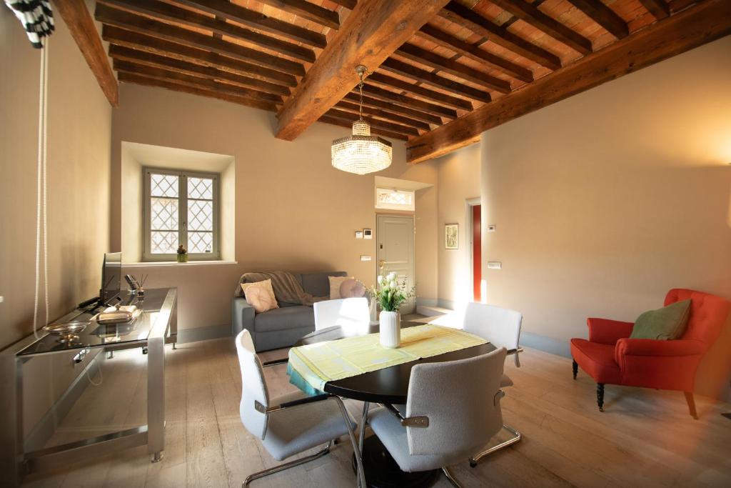 The Tower Apartment in Center Town – Lucca